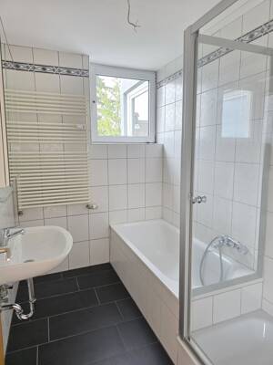 Ruhig gelegene 3-Zi-Wohnung im obersten Geschoss mit EBK, Balkon & Gartennutzung, Garage optional – 97082 Würzburg – Vorschaubild 7