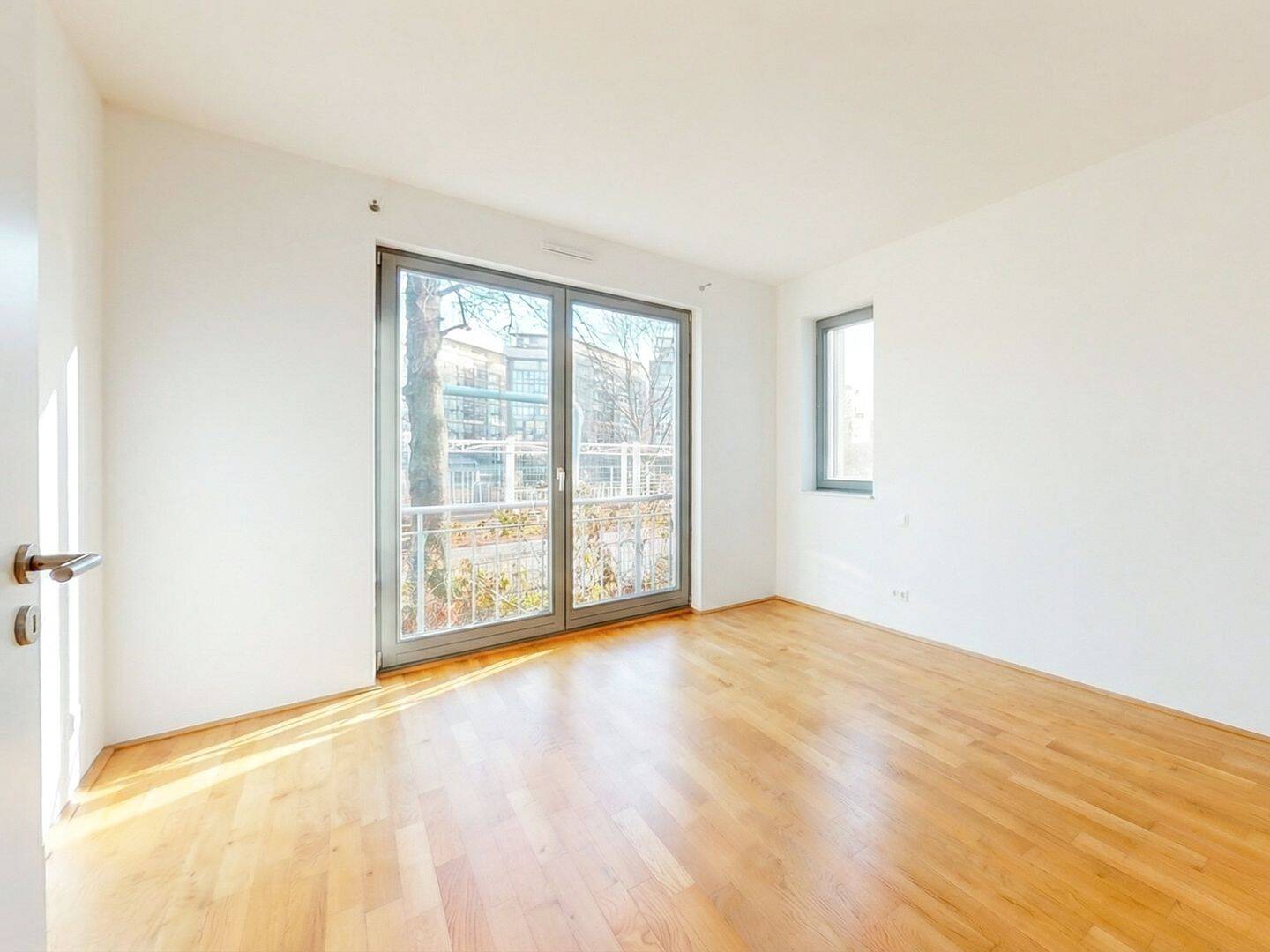 Sofort bezugsfreie 5-Zimmer-Terrassenwohnung mit Garten und Wasserblick – Berlin – Bild 1 von 9
