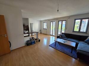 Helle 2-Zimmer-Wohnung mit Balkon & Tiefgarage – Top-Lage in der Neumarkter Altstadt