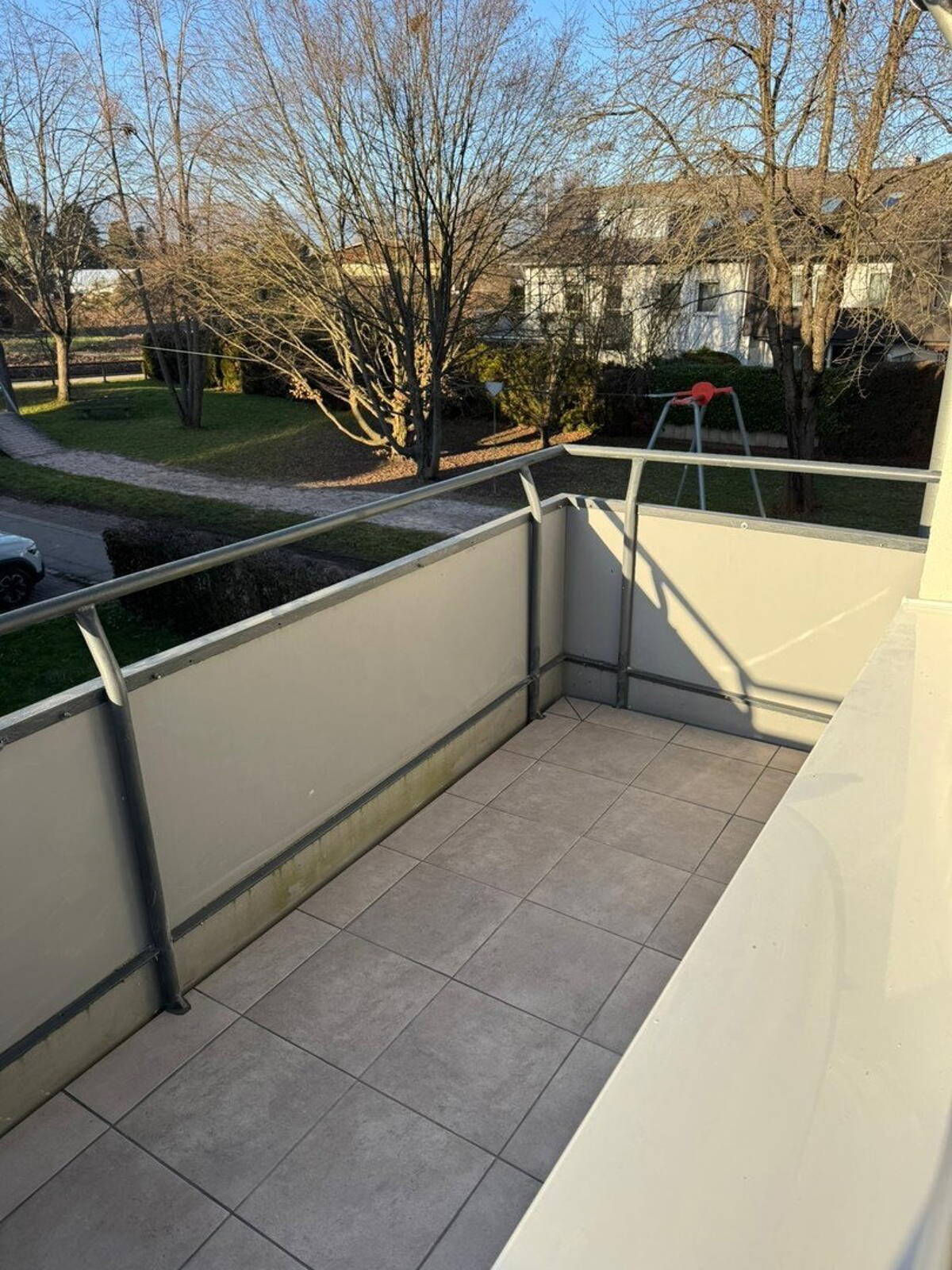 Modernes Wohnen: Helle 2-Zimmer-Wohnung mit sonnigem Balkon in Stuttgart-Stammheim – 70439 Stuttgart – Bild 1 von 8