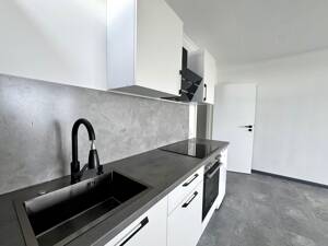 Bezugsfertig mit Skylineblick - renoviertes 1-Zimmer-Apartment in Frankfurt Nied – 65934 Frankfurt am Main – Vorschaubild 3