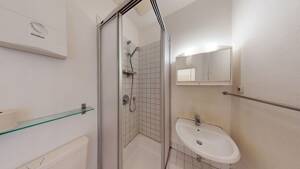 ALTBAU-CHARME TRIFFT CITY-LAGE: 1,5 ZIMMER WOHNUNG MIT EINBAUKÜCHE – 40215 Düsseldorf – Vorschaubild 6