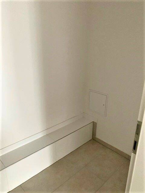 Wohnen in Stadtfeld, große helle 4-Raum-Wohnung mit Abstellraum, Gäste WC und Balkon. – Magdeburg – Vorschaubild 9