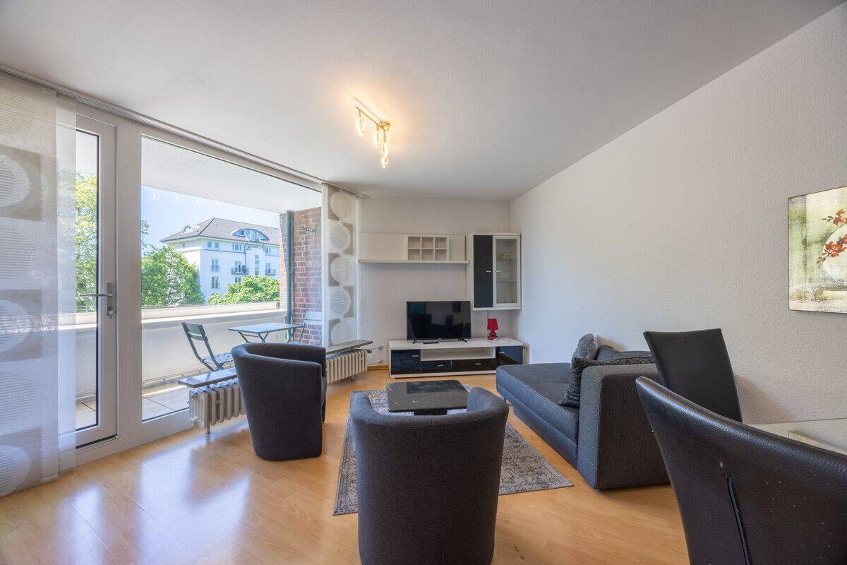 GRAFENBERG: Stilvoller Wohlfühlfaktor - möblierte 2-Zimmer-Wohnung mit Loggia und Aufzug – Düsseldorf – Vorschaubild 2