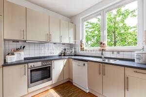 Ruhige, zentrale 3-Zimmer-Wohnung mit Südwestbalkon, Gemeinschaftsgarten und TG-Stellplatz – 22763 Hamburg – Vorschaubild 4