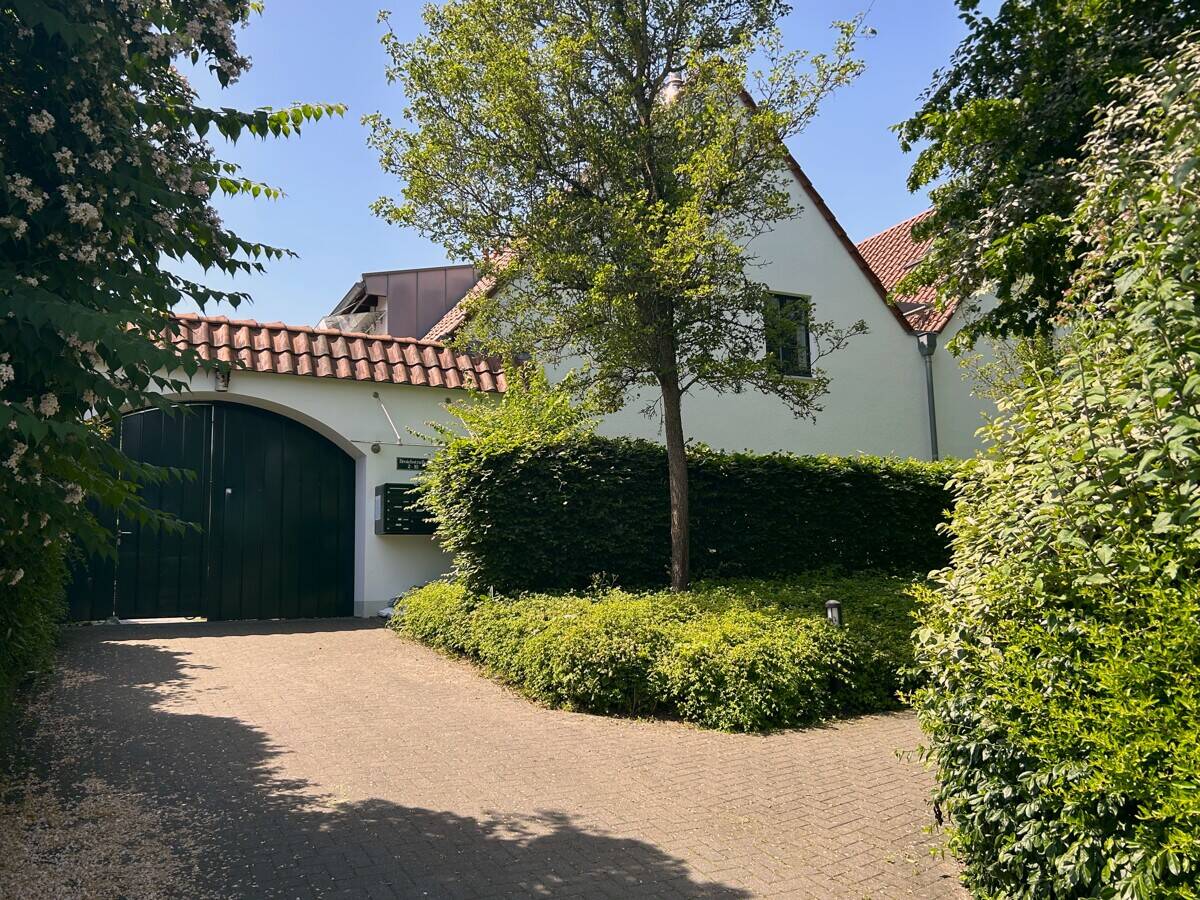 Merheim: Leben auf dem Frohnhof! Charmante 2 Zimmer-Eigentumswohnung in denkmalgeschützter Anlage!
