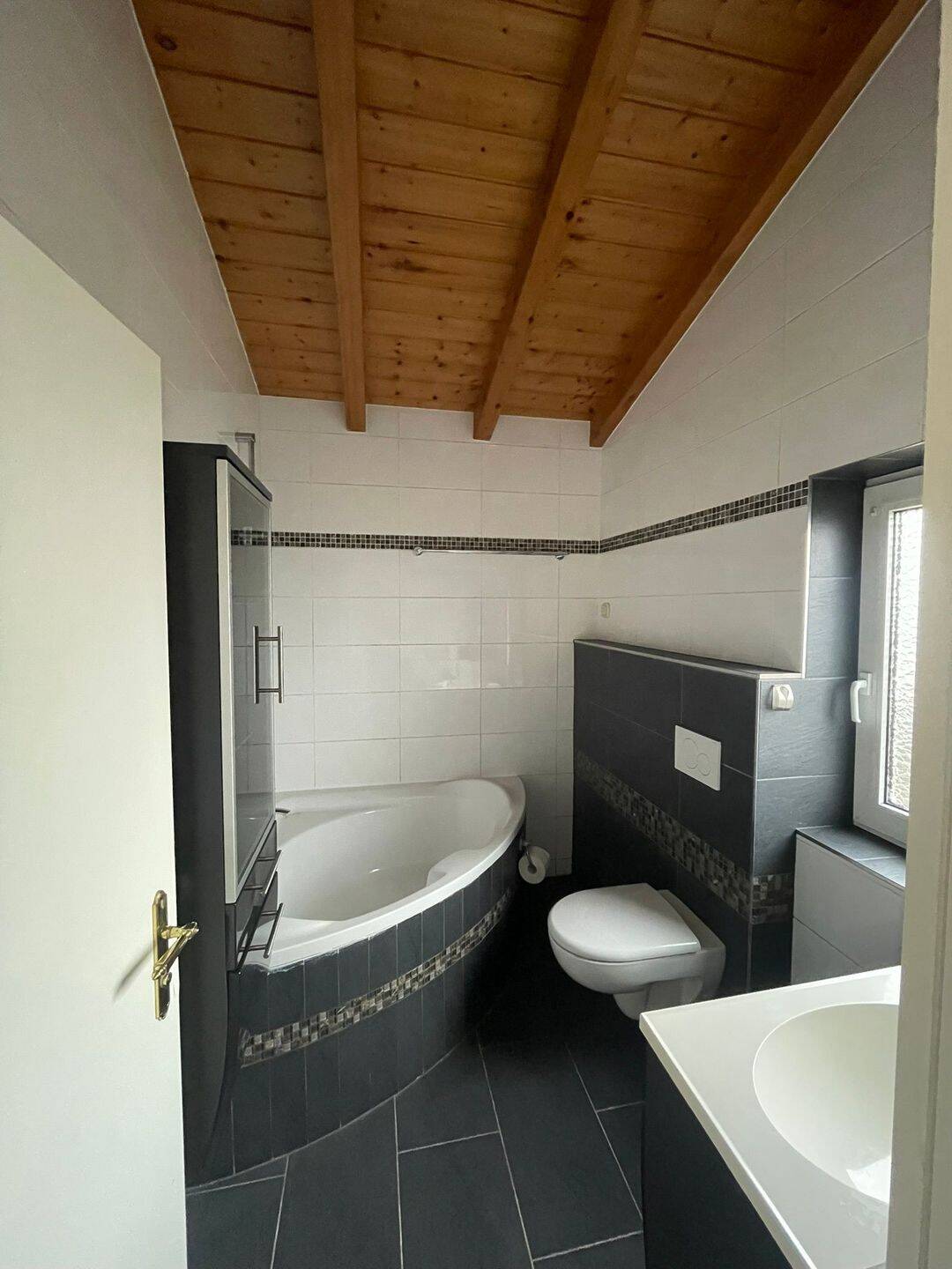 Attraktiver Bungalow mit Stellplatz und Garage – Stromberg – Vorschaubild 3