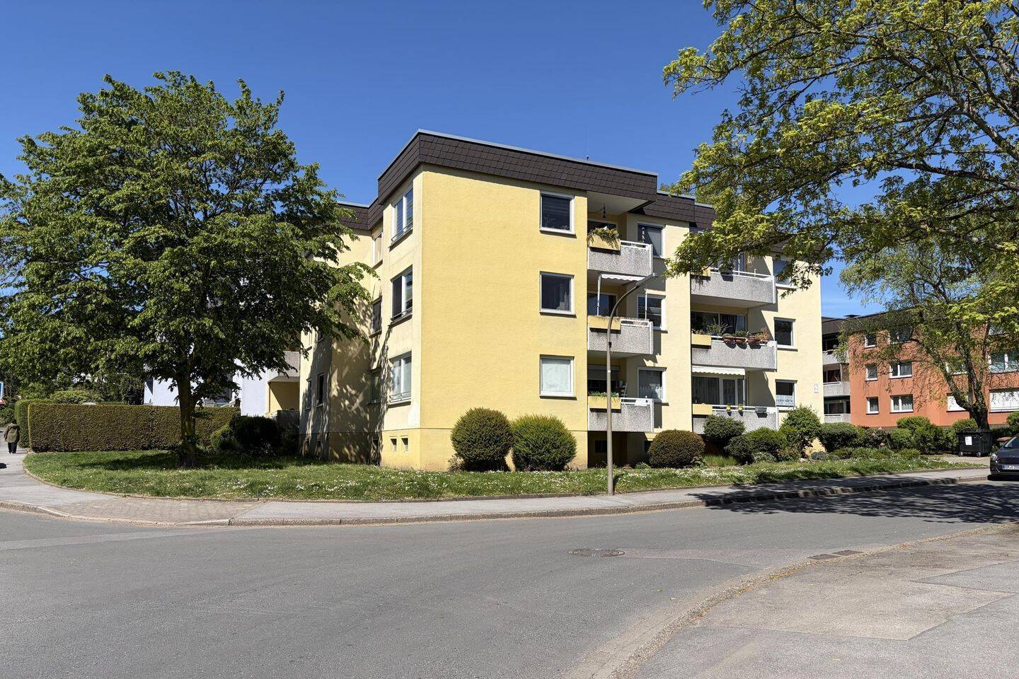 Gepflegte und gut vermietete Eigentumswohnung mit Tiefgaragenplatz und Stellplatz in Dortmund-Aplerbeck