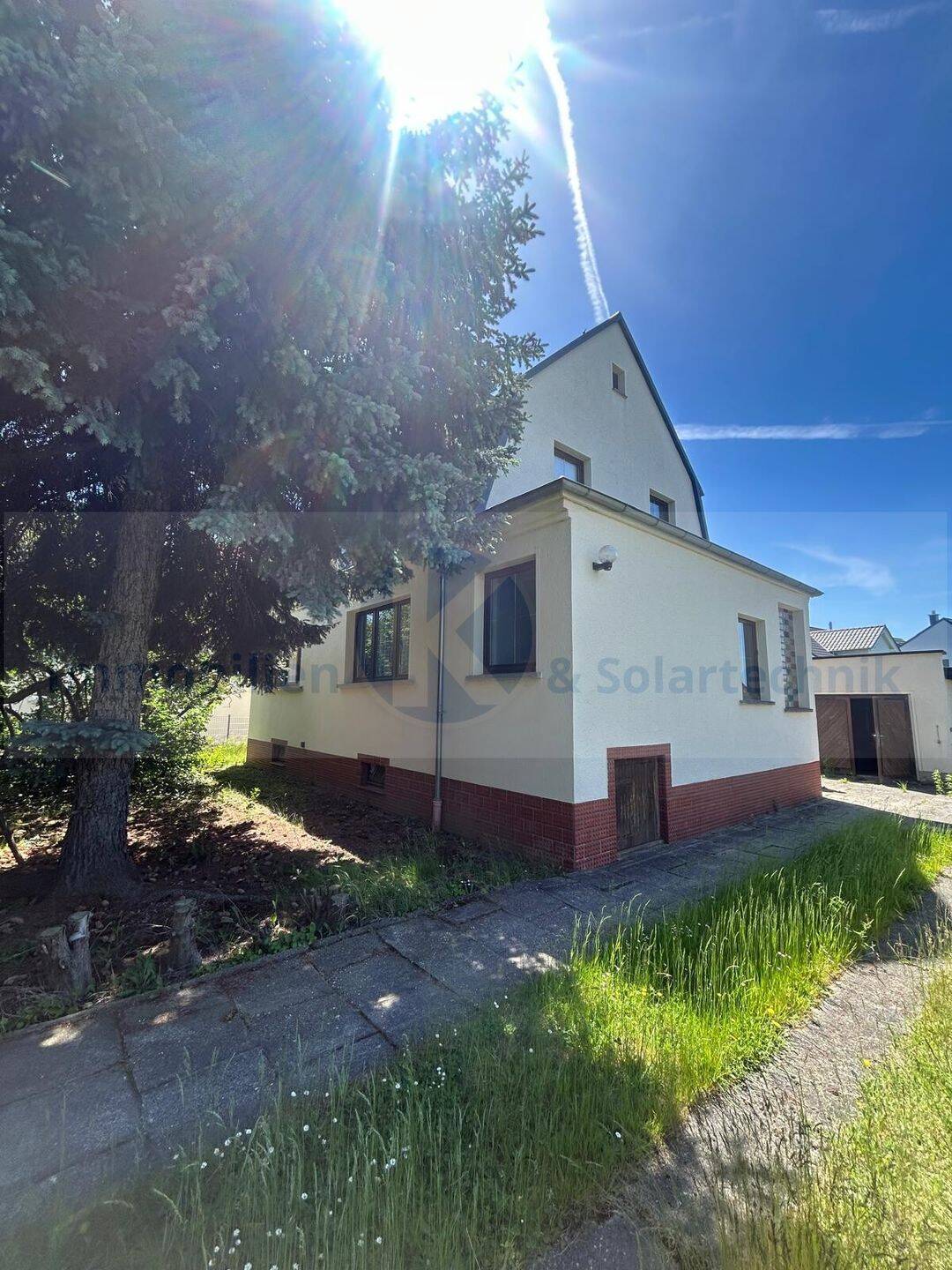*Mit Katzensprung zum Cospudener oder Markkleeberger See* Ruhig gelegenes Grundstück mit Einfamilienhaus + Nebengelass und Garage sucht neuen Eigentüm