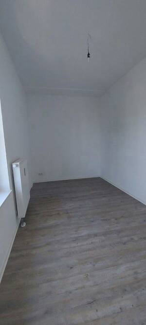 Ruhige Lage! Neu sanierte 2 Zimmer Wohnung im 1. Obergeschoß ab sofort zu vermieten! – 1239 Dresden – Vorschaubild 5