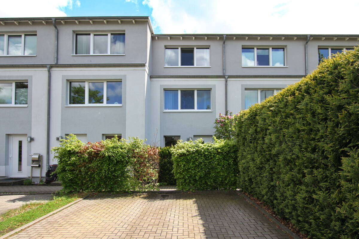 Modernes Stadthaus - Baujahr 2010 - in bevorzugter Lage von Oldenfelde – 22147 Hamburg – Bild 1 von 9