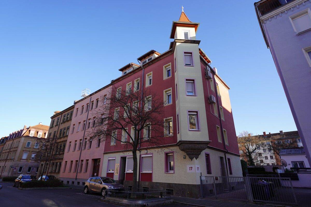 Reduzierter Kaufpreis! - Modernisiertes Jugendstilgebäude mit Aufzug - frei zur Neuvermietung - in Nürnberg Sankt Leonhard!