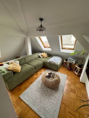 Schöne 2-Zimmer DG-Wohnung in Stuttgart-Ost mit Balkon