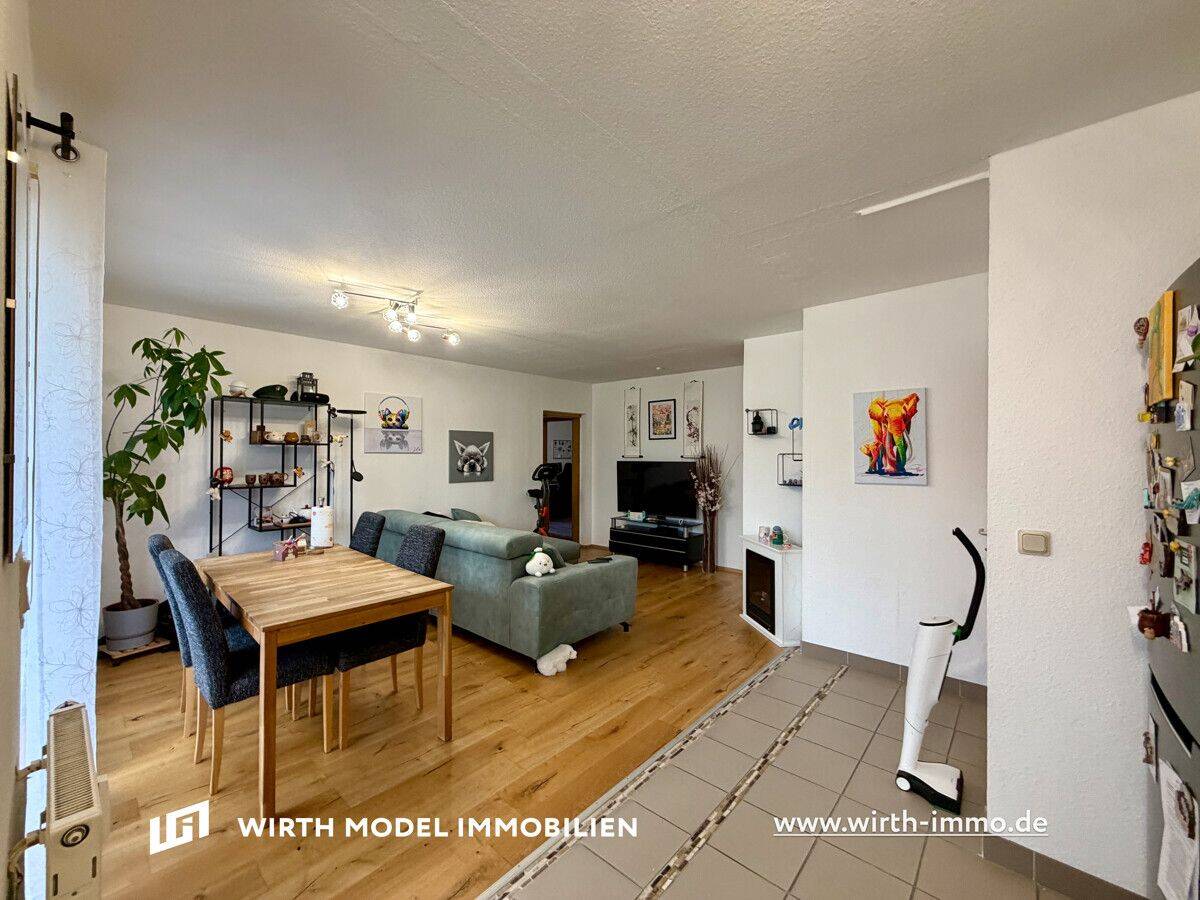 Schöne-Drei-Zimmer-Wohnung mit Balkon und Stellplatz in Bergrheinfeld – Bergrheinfeld – Vorschaubild 2