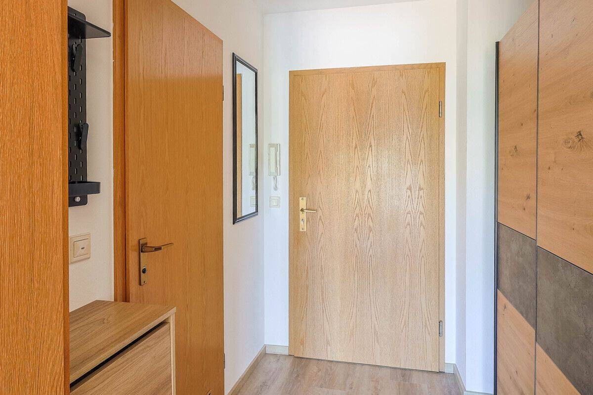 Möblierte 1-Zimmer-Wohnung mit privatem Gartenanteil – Ingolstadt – Vorschaubild 4