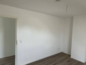 Großzügige 3,5-Zimmer-Dachgeschosswohnung mit 2 Balkonen, Fußbodenheizung & EBK – 71263 Weil der Stadt – Vorschaubild 8