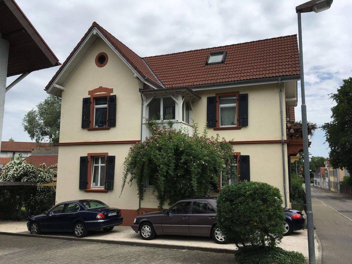 Wunderschöne DHH in Müllheim als großes EFH oder als 2 FMH zu nutzen. – Müllheim – Bild 1 von 9