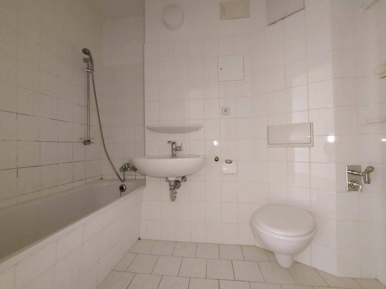 -2-Raum Wohnung mit Balkon zum Wohlfühlen- – Magdeburg – Vorschaubild 3