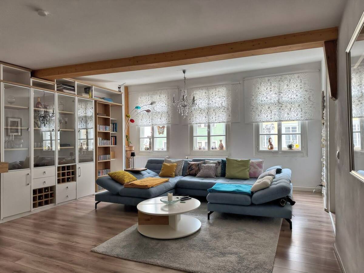 4-Zimmer-Wohnung mit Balkon im historischen Stadtkern von Coburg – 96450 Coburg – Bild 1 von 8