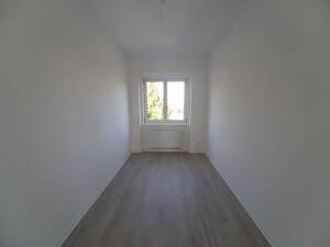 Eine 3 Raumwohnung mit Balkon - frisch renoviert! – 1309 Dresden – Vorschaubild 6