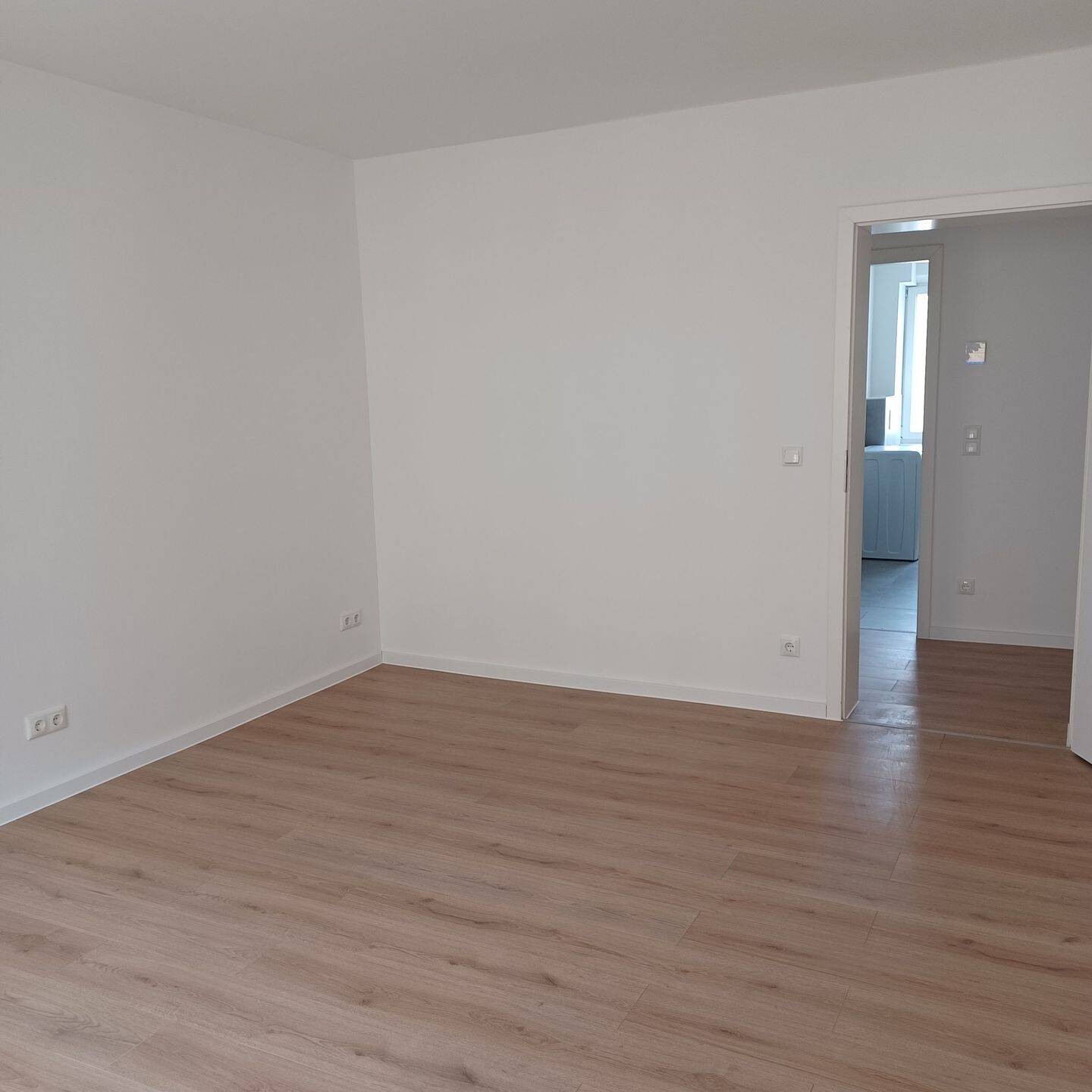 Großzügige, renovierte 2-Zimmer-Wohnung in zentraler Lage – Nürnberg – Vorschaubild 2