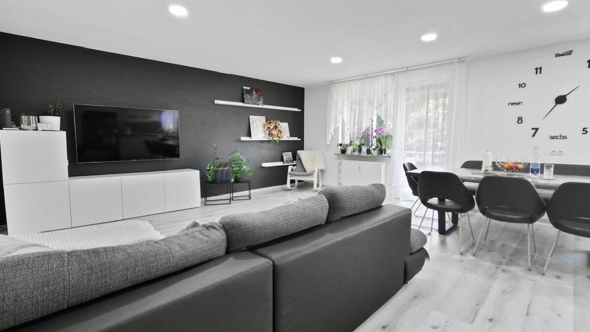 Wohnkomfort in Wertheim. Modernisiert, Balkon, EBK & Stellplatz – 97877 Wertheim – Bild 1 von 7