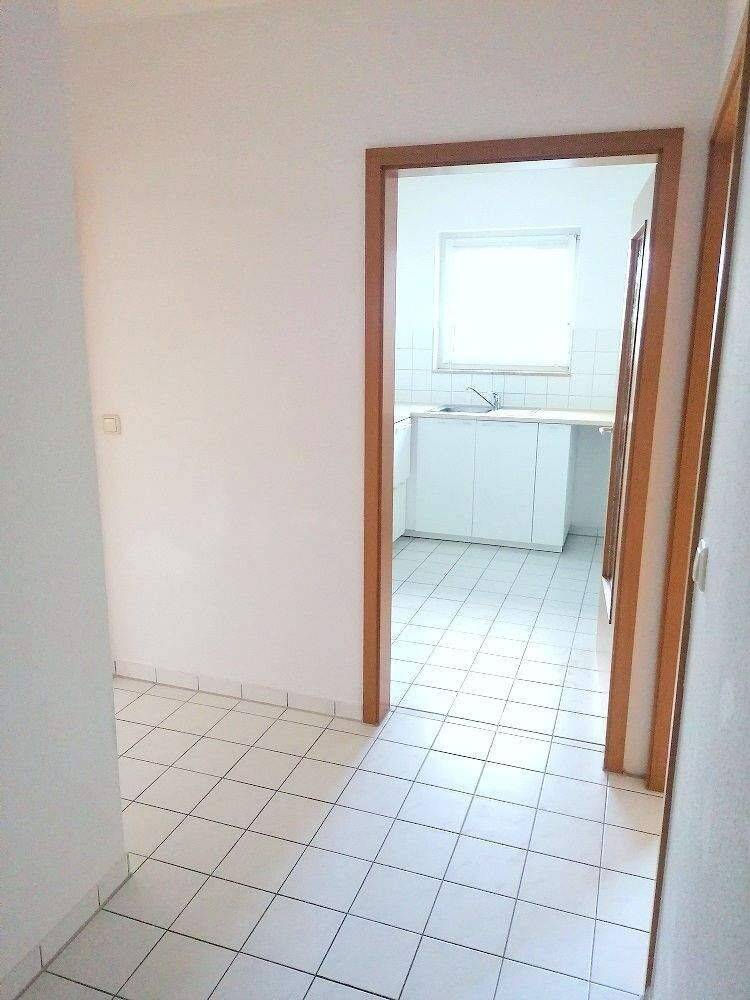 !! Einbauküche in 2-Zimmer-Wohnung mit Balkon, Aufzug und TG-Stellplatz !! – Chemnitz – Vorschaubild 2