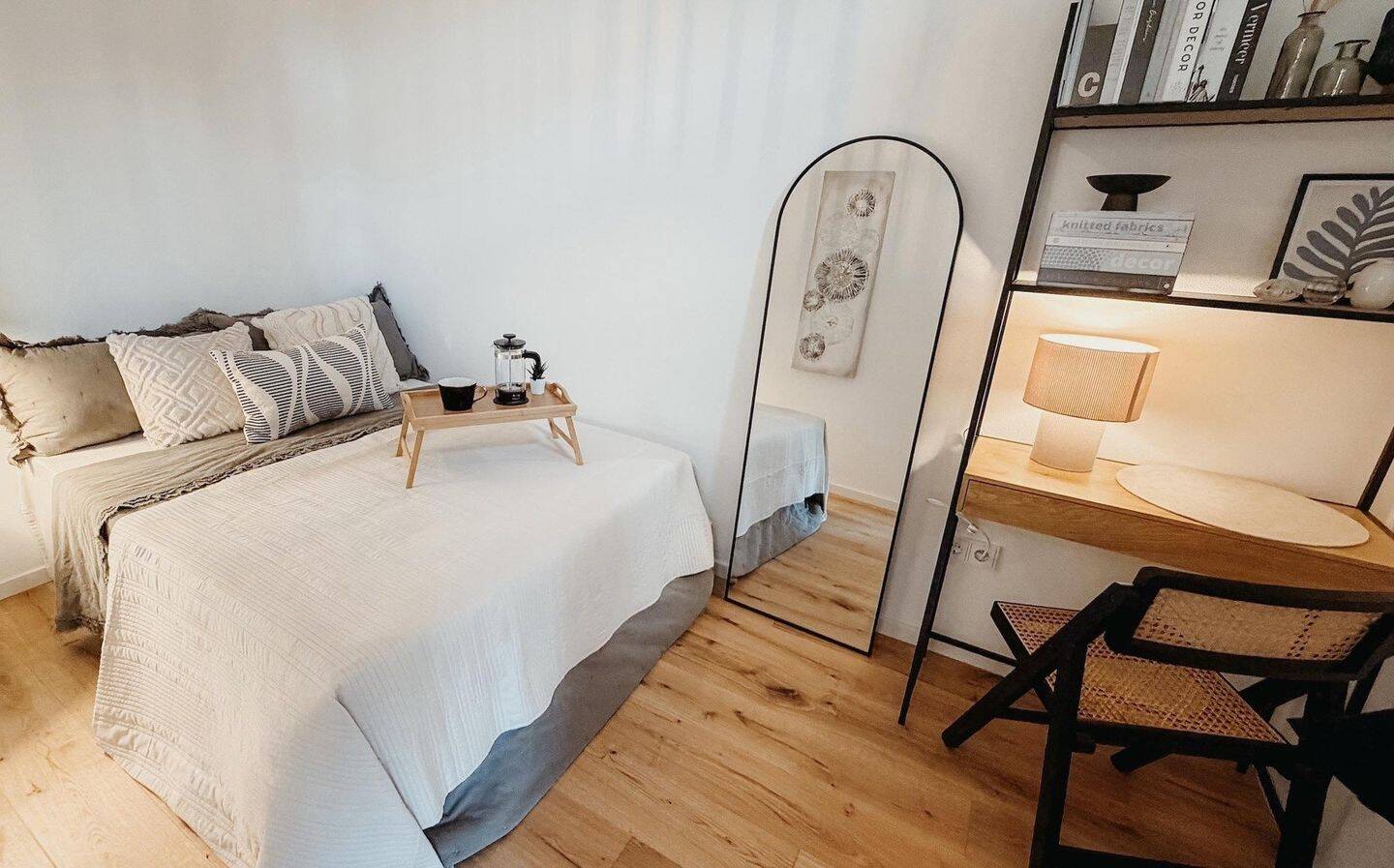 Im Herzen Schwabings: Charmante 2-Zimmer-Wohnung mit Balkon – München – Vorschaubild 4