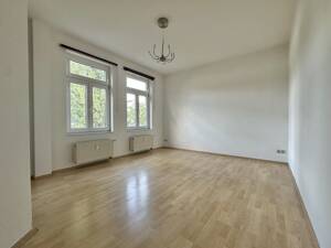 Provisionsfrei investieren: Vermietete Wohnung mit Tiefgaragenplatz in der Dresdner Neustadt
