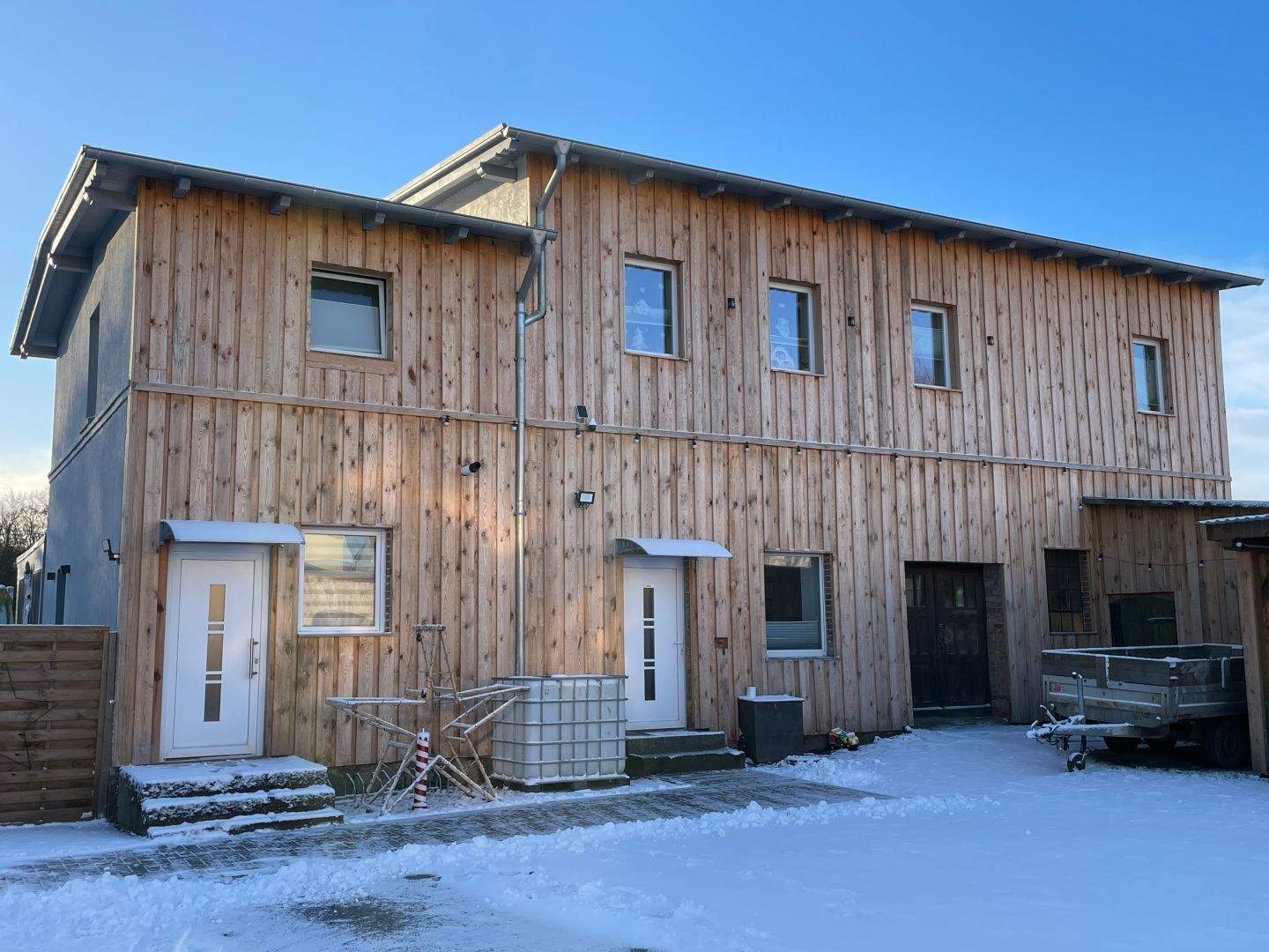 Charmantes Einfamilienhaus mit kleiner Gewerbeeinheit auf ca. 1.094 m² Eigengrundstück in Jarmen – Jarmen – Bild 1 von 9