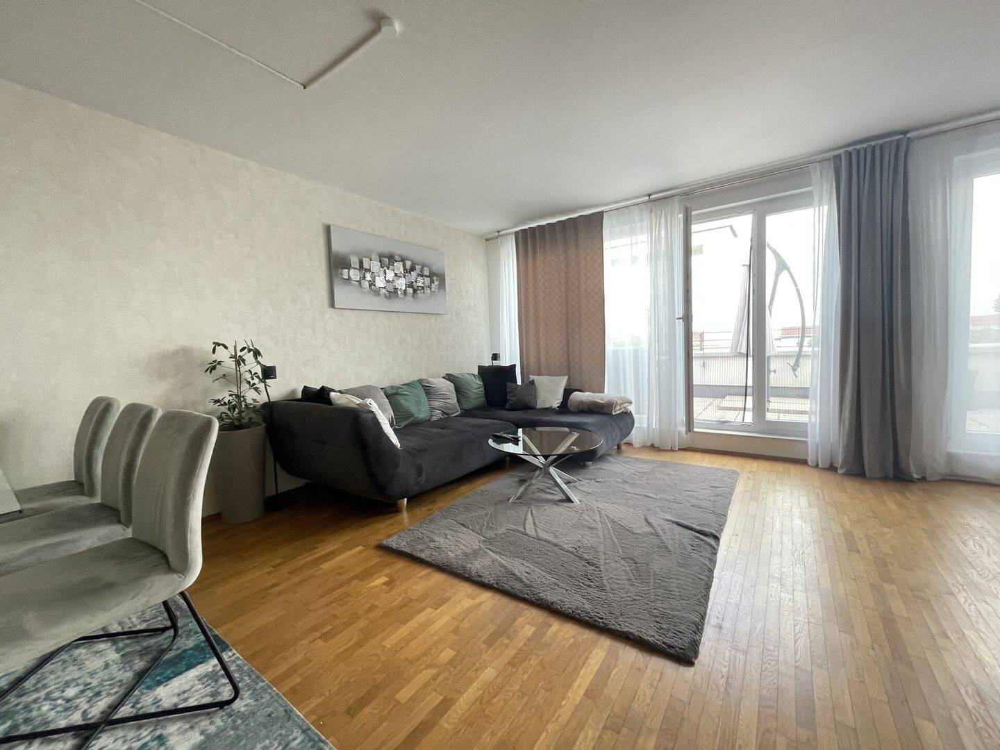 2-Zimmer-Penthouse-Wohnung mit 2 Dachterrassen und TG-Stellplatz