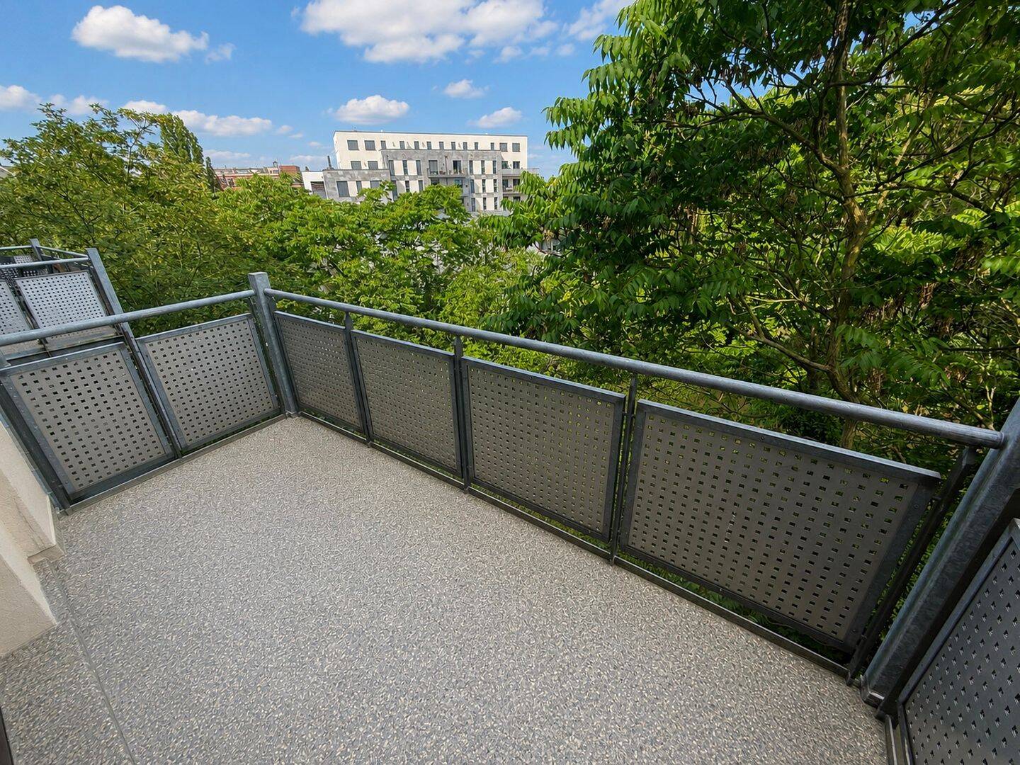 Über den Dächern Schleußigs | Dachterrasse und Balkon mit Blick auf die Weiße Elster | Einbauküche – Leipzig – Vorschaubild 9