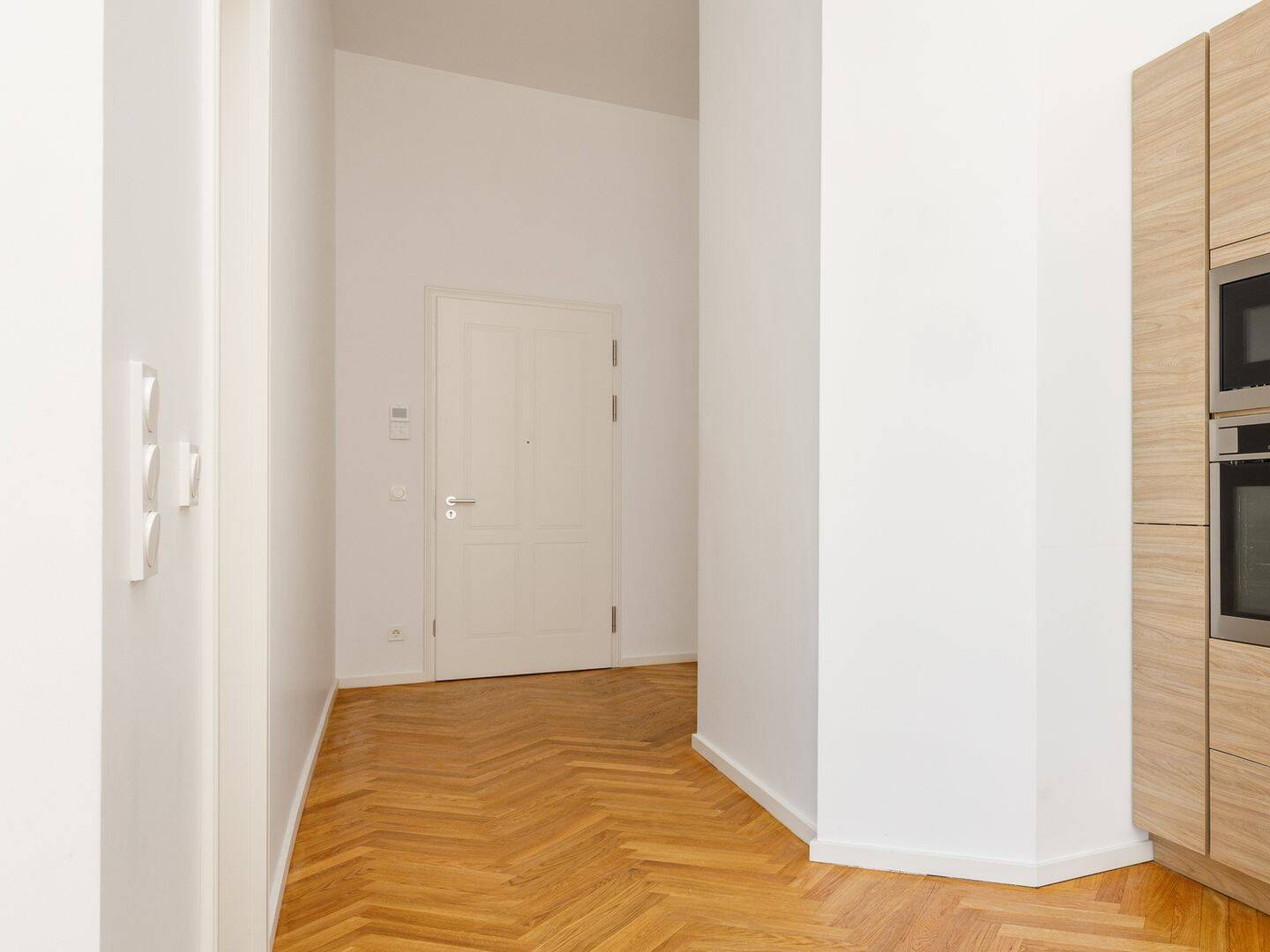 Joli Coeur- Helle Altbauwohnung mit moderner Ausstattung & Stellplatz in ruhigem Denkmal-Ensemble – Berlin – Vorschaubild 9