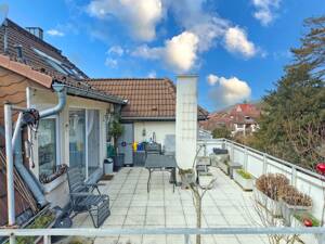 Jugendstil-Juwel mit Dachterrasse, Gartenidylle, 2 Bädern, EBK und Weinbergblick – 70329 Stuttgart – Vorschaubild 2