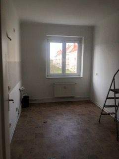 Bezahlbare 3-Zimmer in Fermersleben mit Badewanne und Balkon und Blick auf den grünen Hof! – Magdeburg – Vorschaubild 3