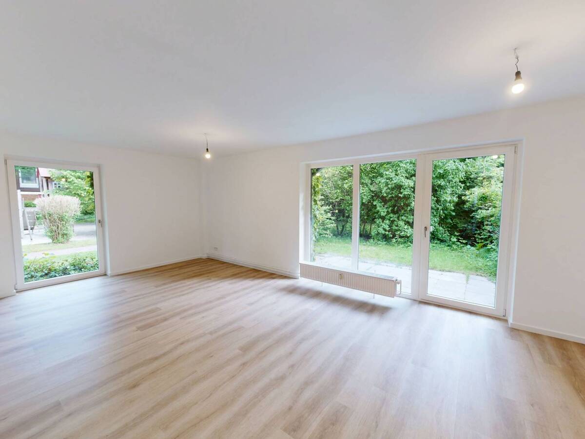 Einziehen und Wohlfühlen: Sanierte 4-Zimmer-Wohnung mit TERRASSE in ruhiger Lage – 22559 Hamburg – Bild 1 von 9