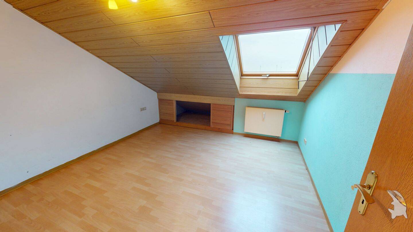 Lichtdurchflutete und geräumige 3 Zimmer-Wohnung sofort frei – Püttlingen – Vorschaubild 2
