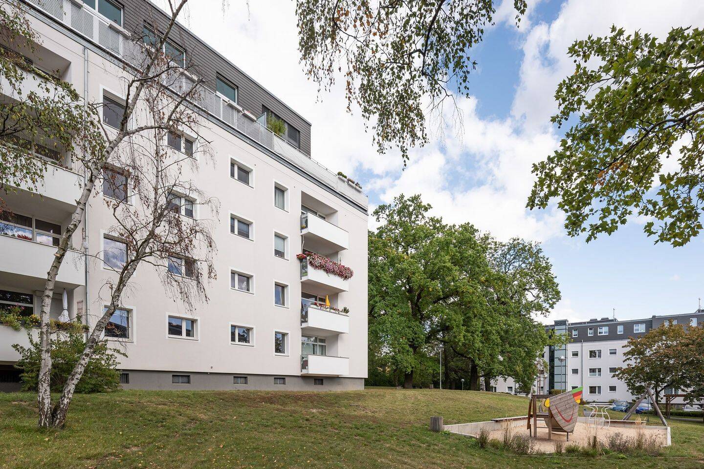 Vermietete 4-Zimmerwohnung mit Energieeffizienzklasse B, Balkon und Wannenbad – Berlin – Vorschaubild 3