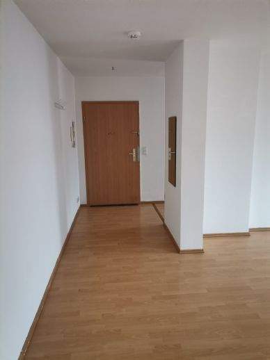 Geräumige Dachgeschoss-Wohnung mit Badewanne, Tageslichtbad und Einbauküche! – Halle (Saale) – Vorschaubild 6