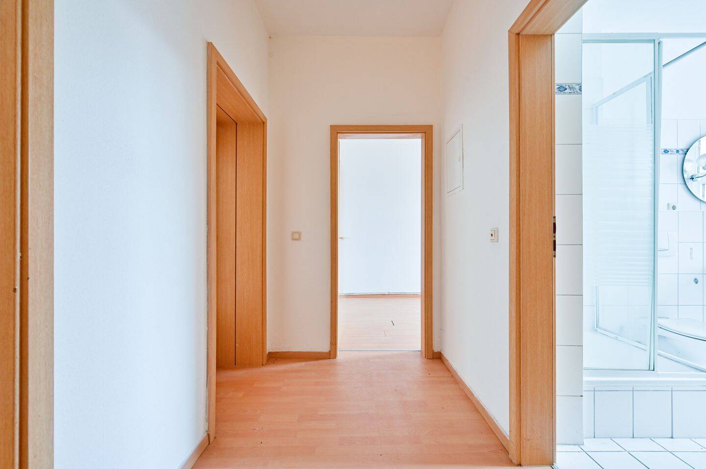 2-Raum-Wohnung im Erdgeschoss auf Wunsch mit Einbauküche in Chemnitz-Gablenz zu vermieten – Chemnitz – Vorschaubild 8