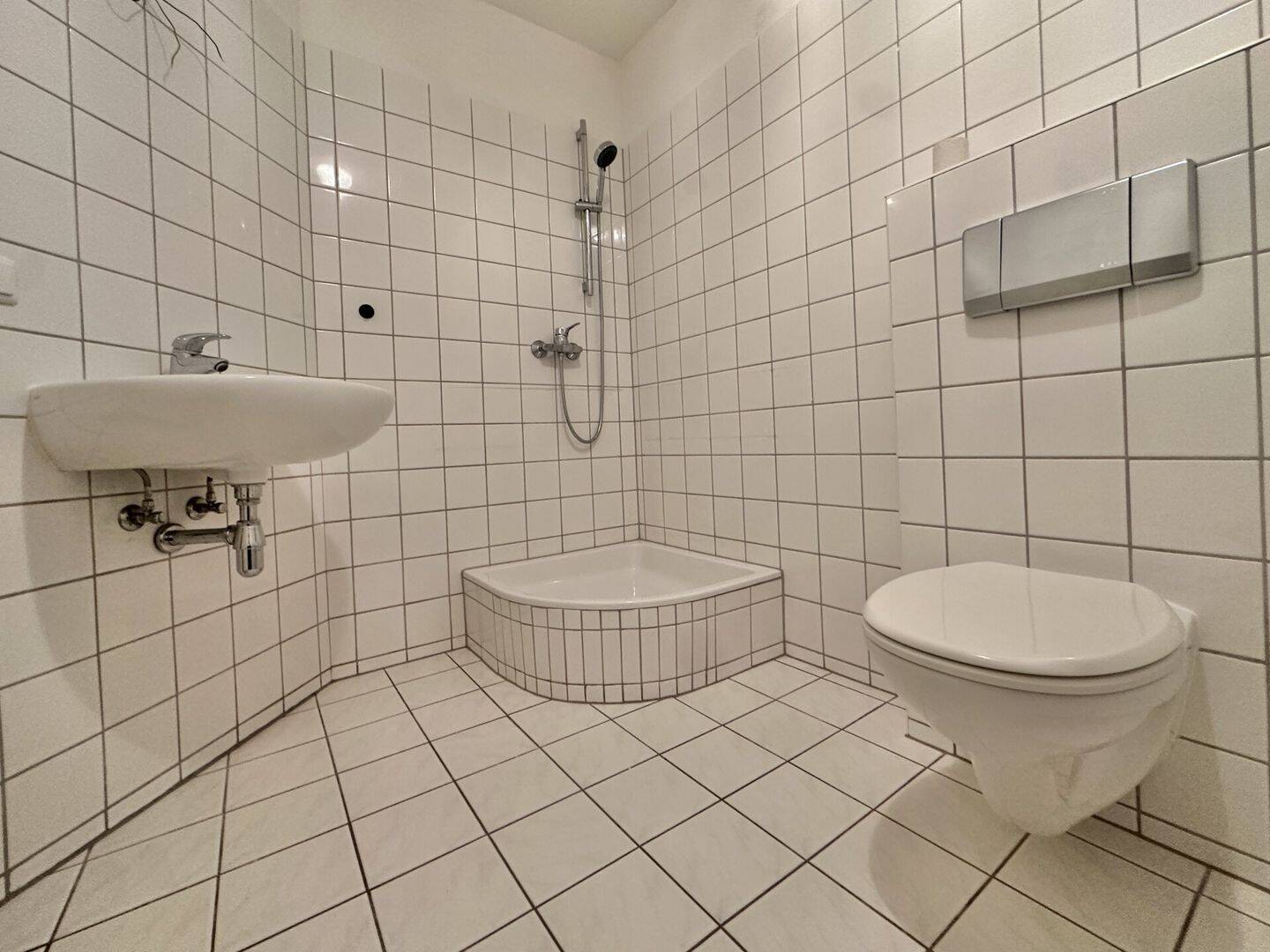 Gut geschnittene 2-Raumwohnung mit Balkon für Kapitalanleger – Dresden – Vorschaubild 9