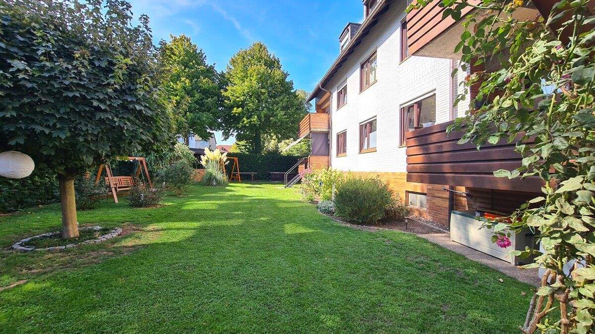 Voll vermietetes Mehrfamilienhaus mit Garagen und Halle! – Kassel – Bild 1 von 9