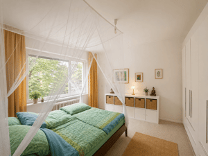 Charmante, familienfreundliche 4 Zi.-Wohnung mit Balkon & 2 PKW Stellplätzen in begehrter Lage. – 10779 Berlin – Vorschaubild 8