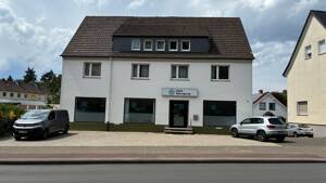 Gepflegtes Mehrfamilienhaus mit Gewerbeanteil
