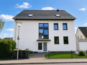 Erstbezug nach Kernsanierung: 126 m² Wohnung im Erdgeschoss mit Wintergarten und eigenem Garten