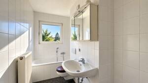 METZ IMMOBILIEN - Ankommen und wohlfühlen! Familienhaus mit Garten und viel Platz – 60437 Frankfurt am Main – Vorschaubild 7