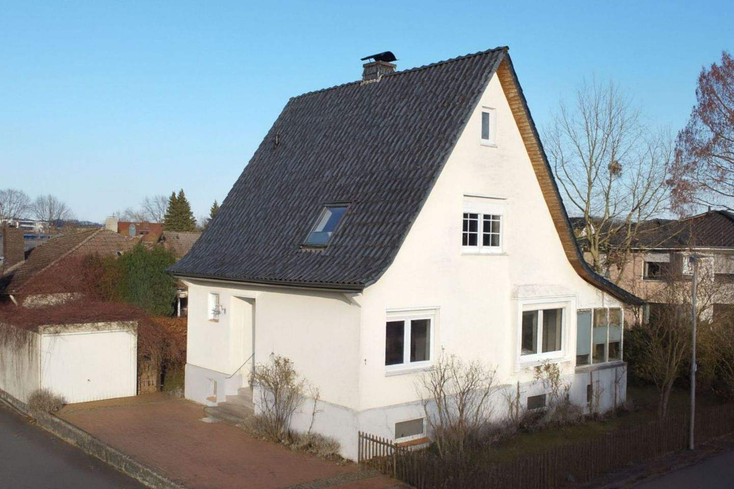 Einzugsbereit: freistehendes Einfamilienhaus mit Charme in Heidenoldendorf – Detmold – Bild 1 von 9