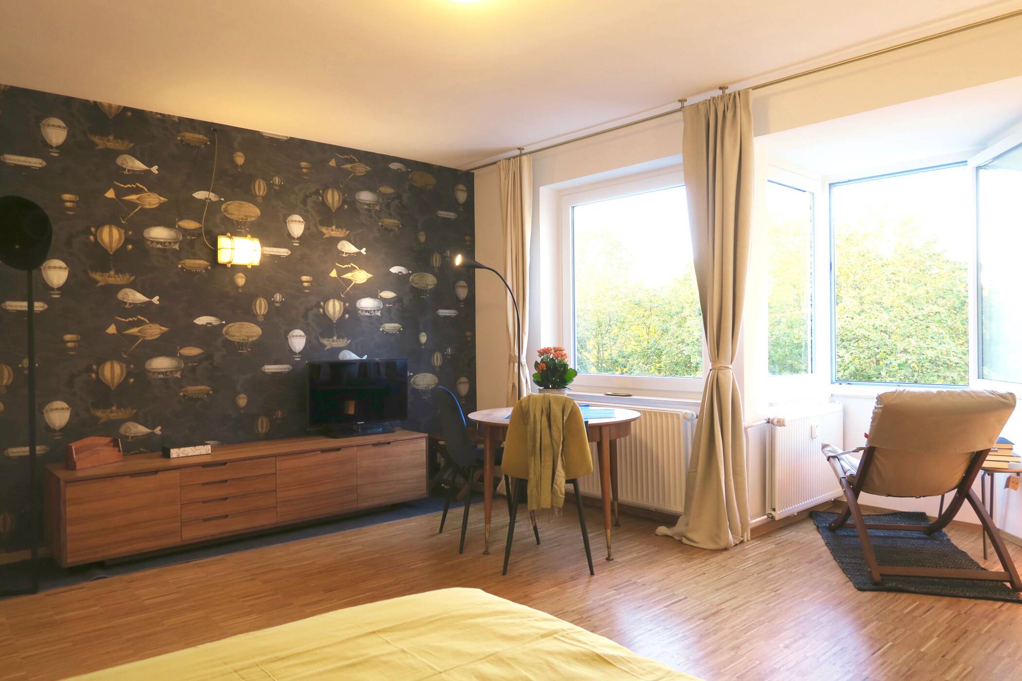 Schönes und zentrales Apartment mit charmanter Aussicht in Düsseldorf – Düsseldorf – Vorschaubild 4