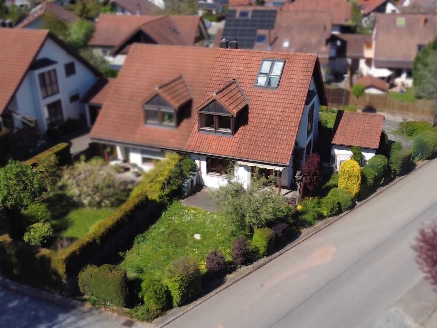 Charmante Doppelhaushälfte mit Blick auf die Burg Hohenzollern in Hechingen – Hechingen – Vorschaubild 2