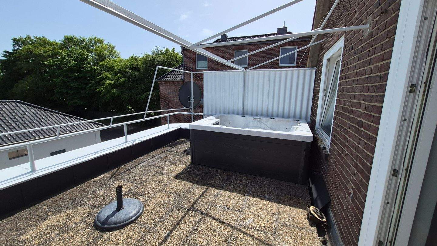 Großzügige Liegenschaft (5 Schlafzimmer) mit Terrasse und Stellplatzangebot , Nähe Borussenpark !